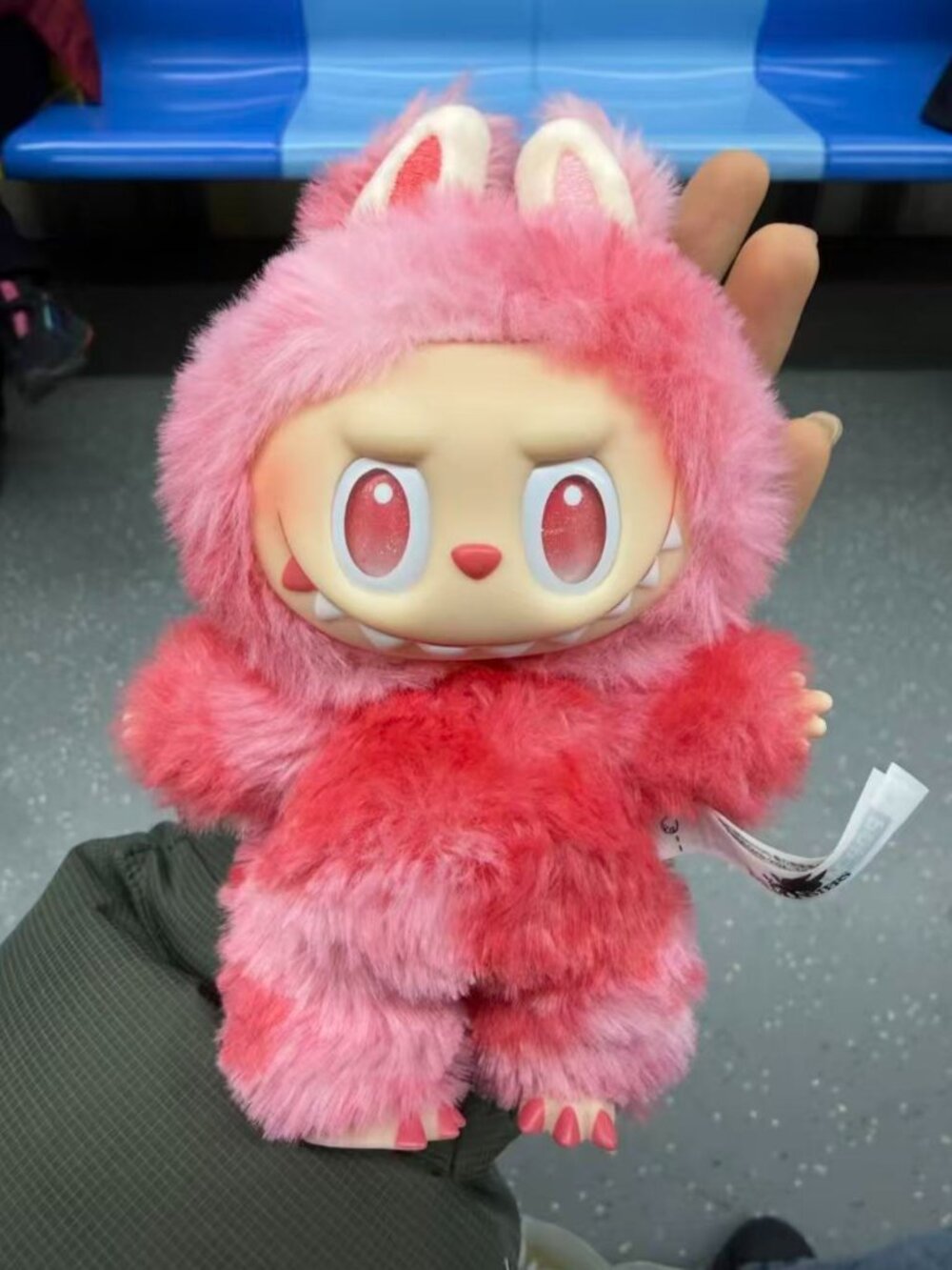 LABUBU Big Into Energy High Energy Confirmed Box LOVE - Picture 2 of 4